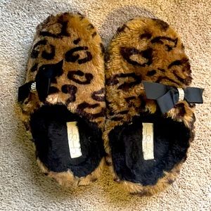 Jessica Simpson slippers! Like new!